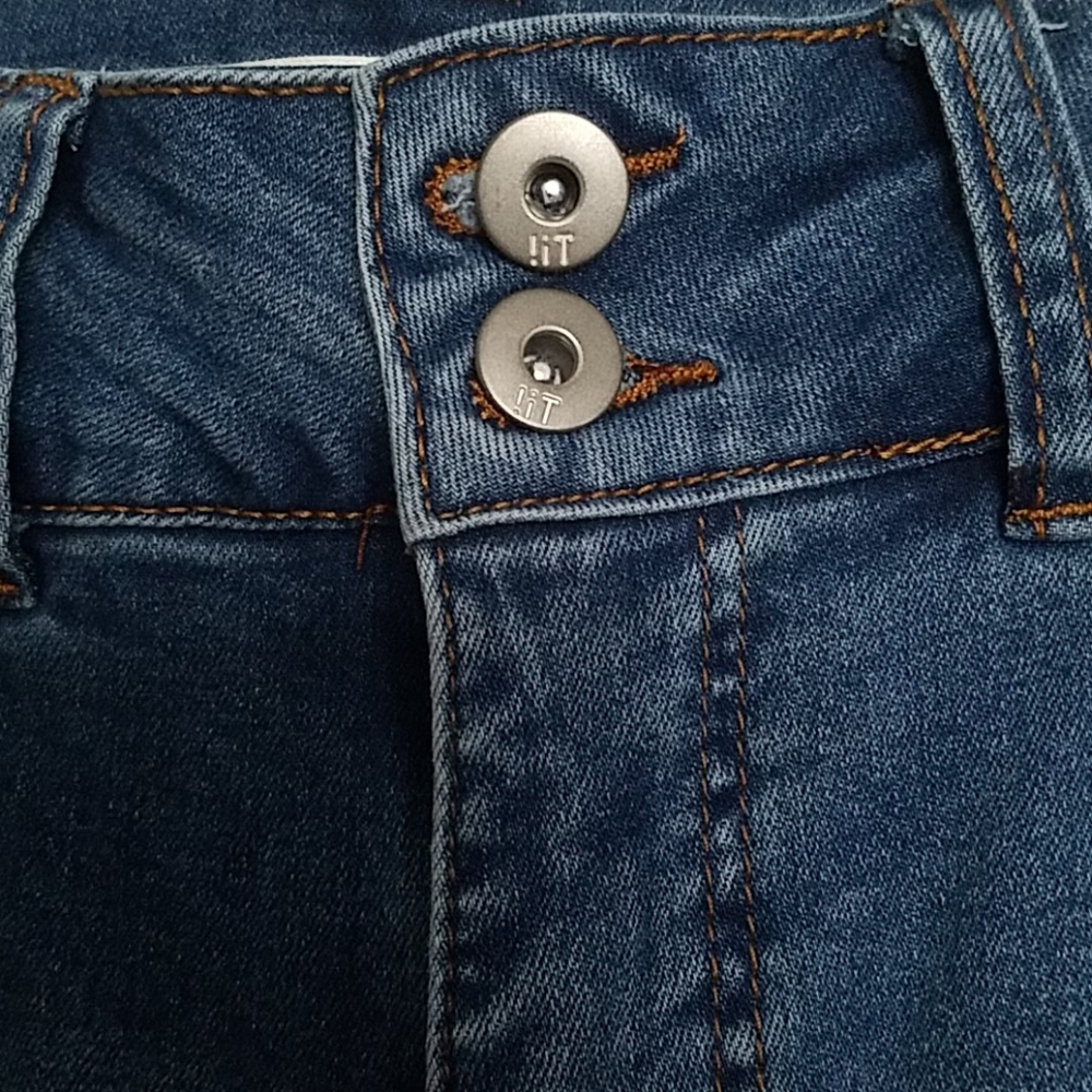 !iT Shorts - Picture 6 of 16